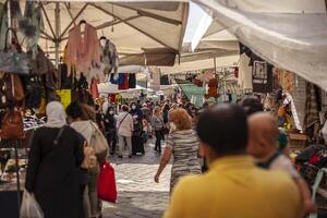 Bolonia Italia 17 junio 2020 calle mercado en Bolonia foto