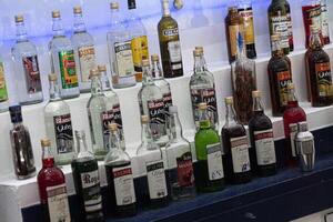 bayahibe dominicano república 4 4 enero 2020 espíritu botellas en lujo bar foto