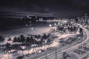 noche a el bulevar a santos y sao Vicente, Brasil. abril 2 2024. foto