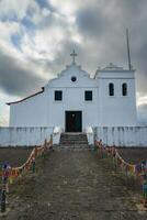 santuario diocesano nossa señora. antiguo Iglesia en parte superior de el monte serrat. santos, Brasil. abril 3 2024. foto