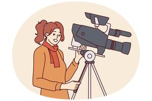 mujer camarógrafo soportes cerca profesional cámara fijo en trípode y dispara película vector