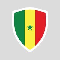 Senegal bandera en proteger forma marco vector