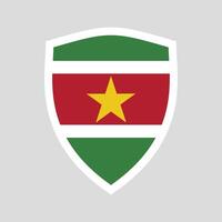 Surinam bandera en proteger forma marco vector