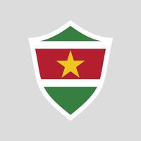 Surinam bandera en proteger forma marco vector