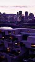 aereo Visualizza di un' notte paesaggio urbano video