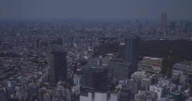 un miniatura paisaje urbano a Shinjuku zona en tokio alto ángulo amplio Disparo video