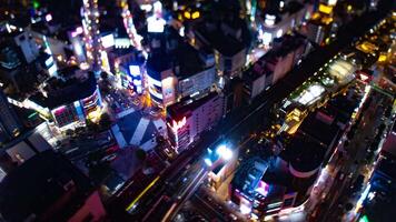 en natt Timelapse av miniatyr- shibuya korsning bred skott hög vinkel tiltshift video