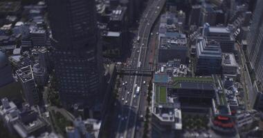 en Timelapse av miniatyr- motorväg på shibuya område i tokyo hög vinkel video