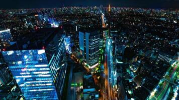 en natt Timelapse av stadsbild på de urban stad i tokyo bred skott hög vinkel zoom video