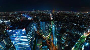ein Nacht Zeitraffer von Stadtbild beim das städtisch Stadt im Tokyo breit Schuss hoch Winkel video
