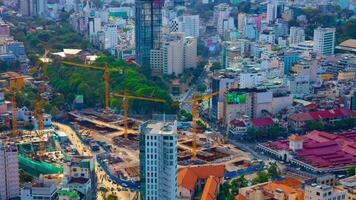 un lapso de tiempo de tráfico mermelada a el ocupado pueblo en Ho chi minh alto ángulo panorámica video