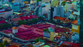 un lapso de tiempo de el miniatura calle a ben gracias mercado en Ho chi minh Vietnam cambio de inclinación inclinación video