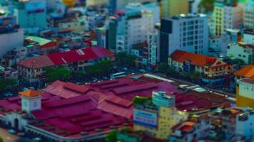 une laps de temps de le miniature rue à ben que marché dans ho chi minh vietnam tiltshift Zoom video