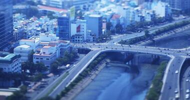 en trafik sylt på de miniatyr- upptagen stad i ho chi minh hög vinkel tiltshift video