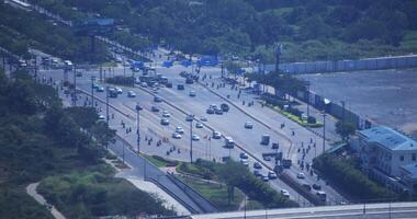 een verkeer jam Bij de bezig stad- in ho chi minh hoog hoek lang schot video
