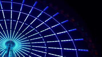 une laps de temps de ferris roue à le amusement parc dans tokyo à nuit video