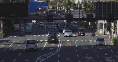 en trafik gata på de motorväg ingång i tokyo lång skott video