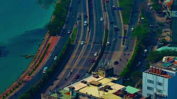 een timelapse van verkeer jam Bij de bezig stad- in ho chi minh hoog hoek lang schot zoom video