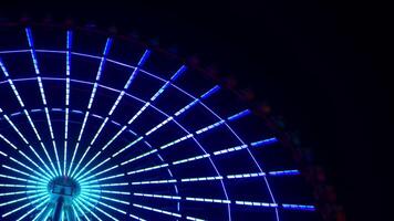 une laps de temps de ferris roue à le amusement parc dans tokyo à nuit video