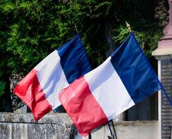 francés bandera flotante con el viento, nacional símbolo, azul, blanco, rojo, celebracion día, Francia, Europa foto