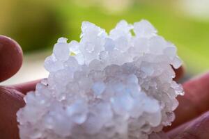 granizo pelotas en marzo, natural primavera clima, lata porque daños y perjuicios foto