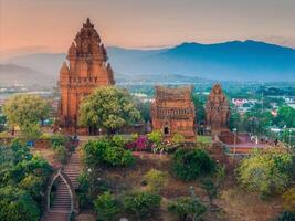 aéreo ver de cham torres, correos klong garai, ninh Thuan provincia, Vietnam. foto