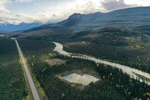 aéreo ver de el athabasca río foto