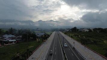 aéreo ver de autopista el la carretera en el mañana, gorontalo, Indonesia foto