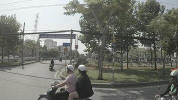 un camara lenta de tráfico mermelada a el céntrico en Ho chi minh video