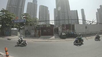 uma câmera lenta do tráfego geléia às a centro da cidade dentro ho chi minh video