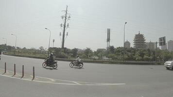 een slowmotion van verkeer jam Bij de downtown in ho chi minh video