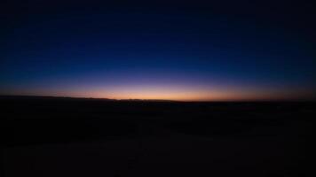 une lever du soleil laps de temps de désert à mhamid el Ghizlane dans Maroc large coup video