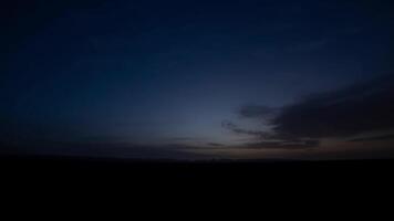 un' Alba lasso di tempo di deserto a mhamid EL ghizlane nel Marocco largo tiro Ingrandisci video