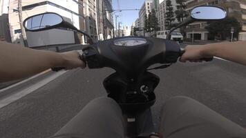 une point de vue de conduite par bicyclette à meiji rue dans tokyo video