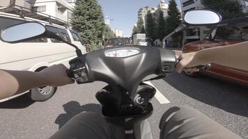 une point de vue de conduite par bicyclette à oumé rue dans tokyo video