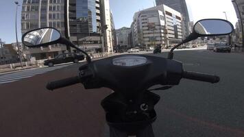 een punt van visie van het rijden door fiets Bij meiji Laan in tokyo video