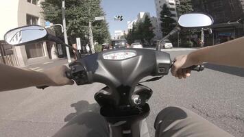 un' punto di Visualizza di guida di bicicletta a oume viale nel tokyo video