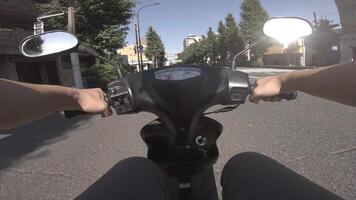 une point de vue de conduite par bicyclette à oumé rue dans tokyo video