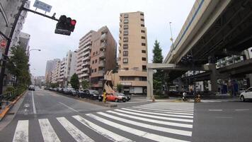 un conducción lapso de tiempo de el urbano ciudad calle en tokio a verano tiempo de día video
