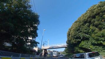 en rör på sig stadsbild på de stadens centrum aveny i kanagawa bred skott video