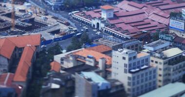 en hög vinkel se av de miniatyr- gata på ben thanh marknadsföra i ho chi minh tiltshift video