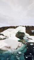 lago da islândia com geleiras derretendo video