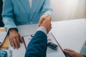 Insurance officers hand over the car keys after the tenant. have signed an auto insurance document or a lease or agreement document Buying or selling a new or used car with a car photo