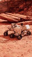 mars rover persévérance explorant la planète rouge. éléments fournis par la nasa. video