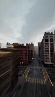 hyperlapse luchtfoto boven het verkeer van de grote stad video