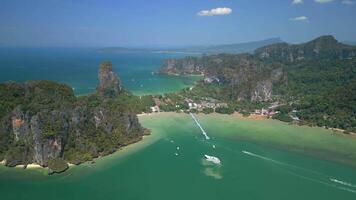 aereo Visualizza di railay spiaggia baia, Krabi Tailandia video