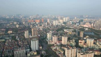 aéreo ver de Hanoi ciudad horizonte, Vietnam video
