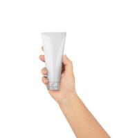 tubo cosmético en mano en blanco antecedentes foto