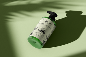 Shampoo bottle mockup with label lying on shadowed surface psd