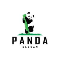 linda y sencillo perezoso negro y blanco panda animal silueta diseño modelo marca panda oso logo vector